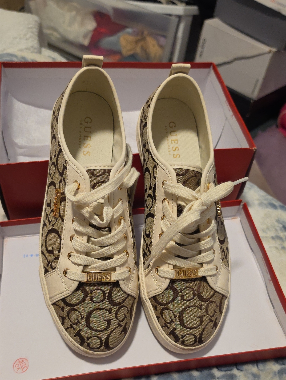 GUESS Cream & Brown Signature Logo Lace-Up Sneakers - Women